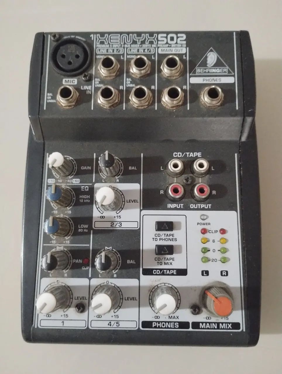 Mesa de som BEHRINGER XENYX 502