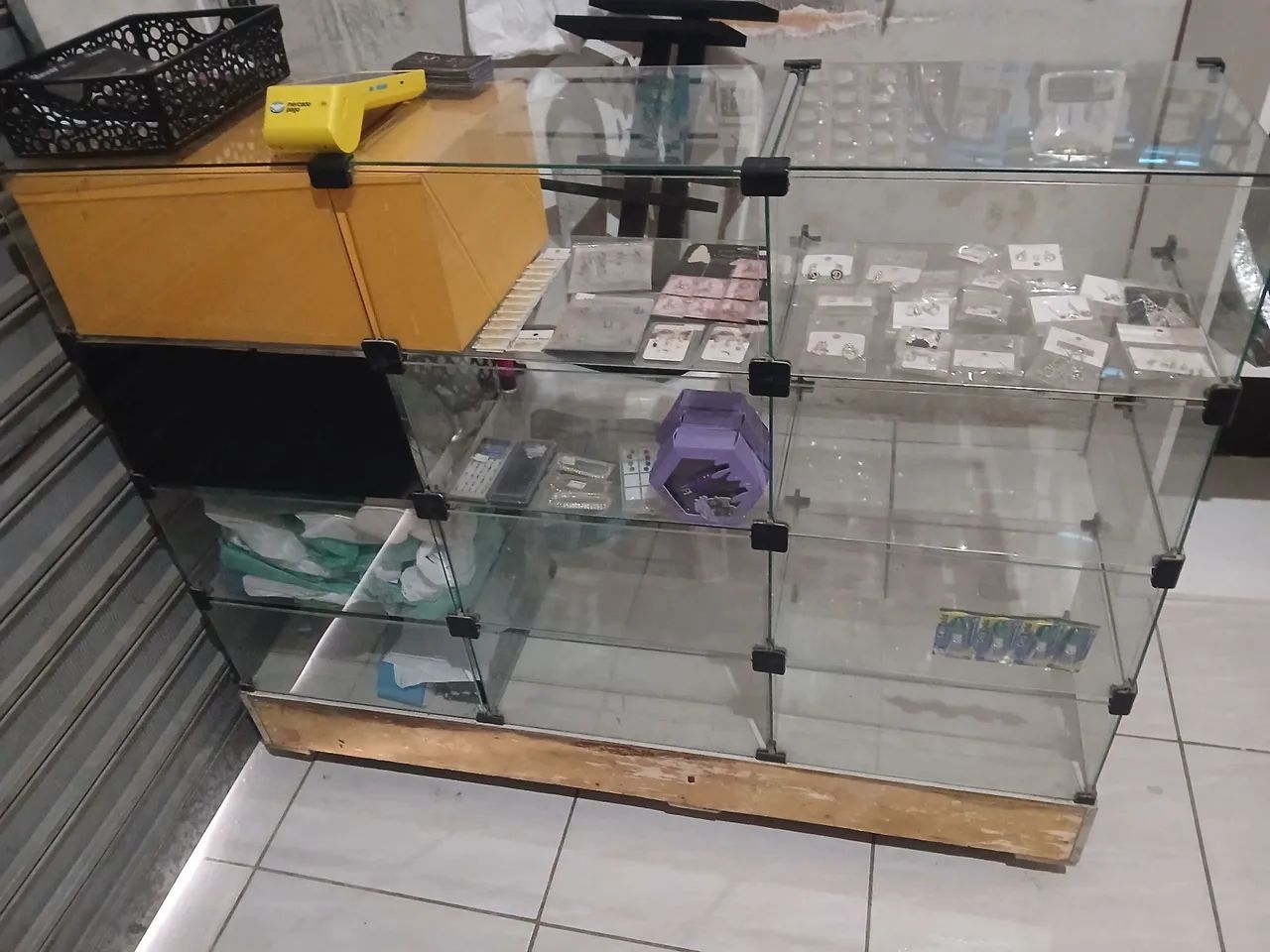 Vitrine com caixa  - Foto 2