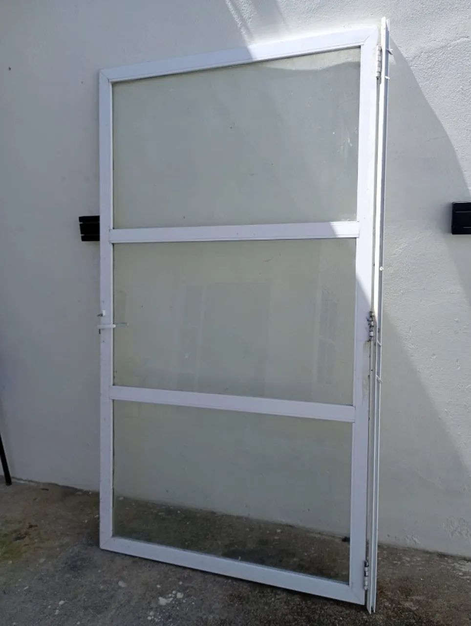 PORTA DE ALUMINIO BRANCO COM 3 VIDROS - Foto 2