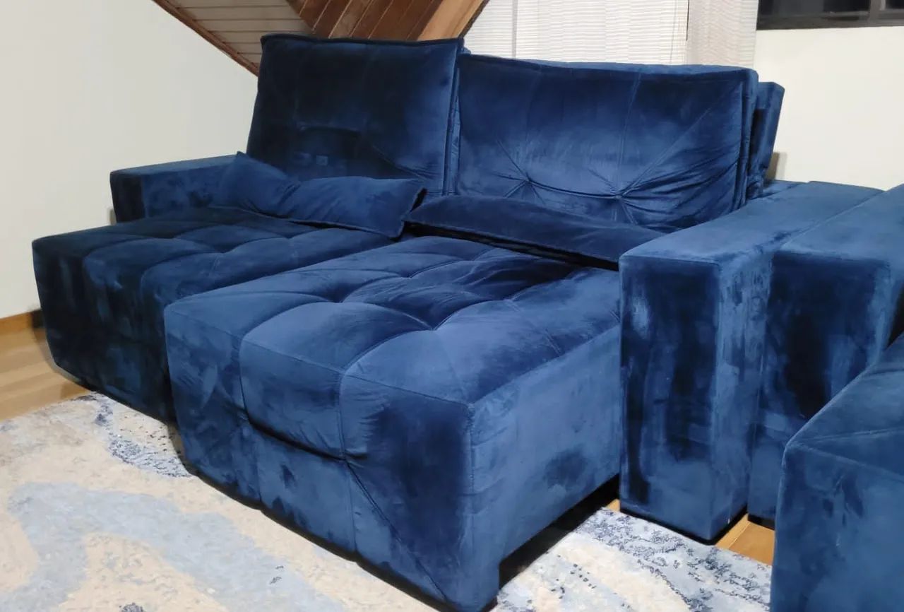Sofá reclinável azul em veludo - Foto 4