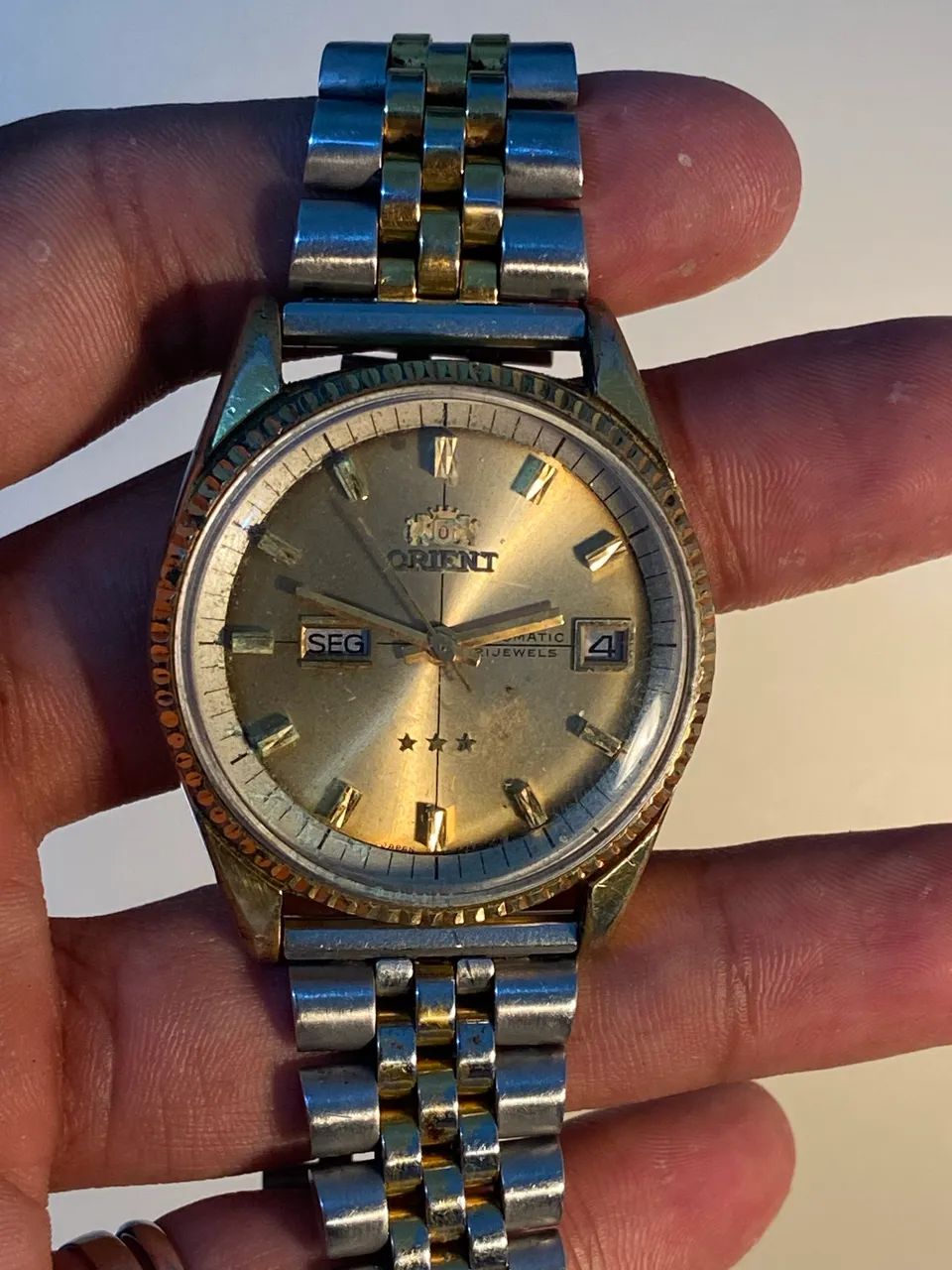 Orient duas janelas bezel canelado
