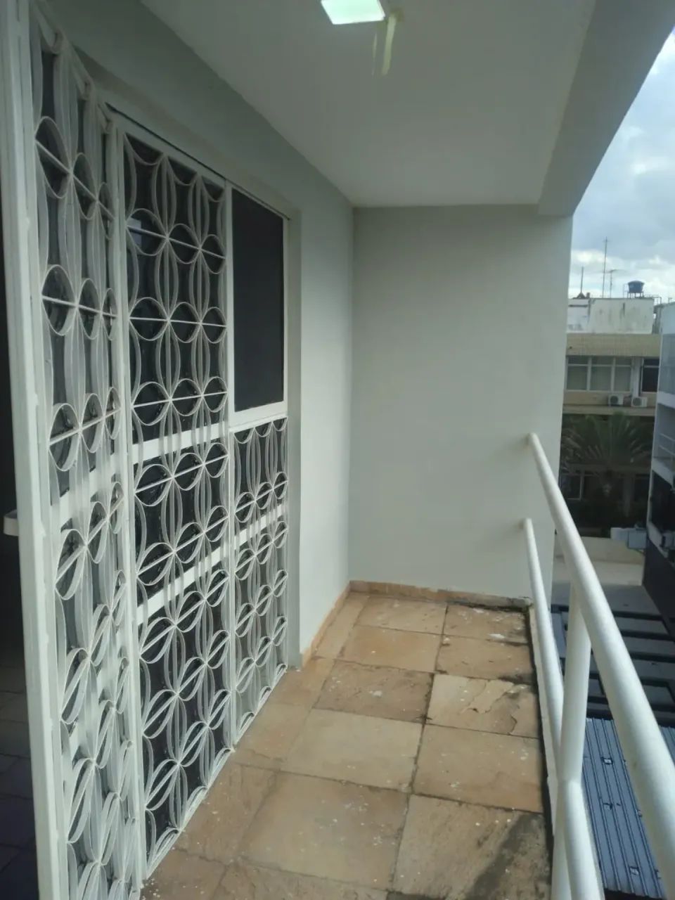 EXCELENTE SALA COMERCIAL NA ASA SUL - Foto 3