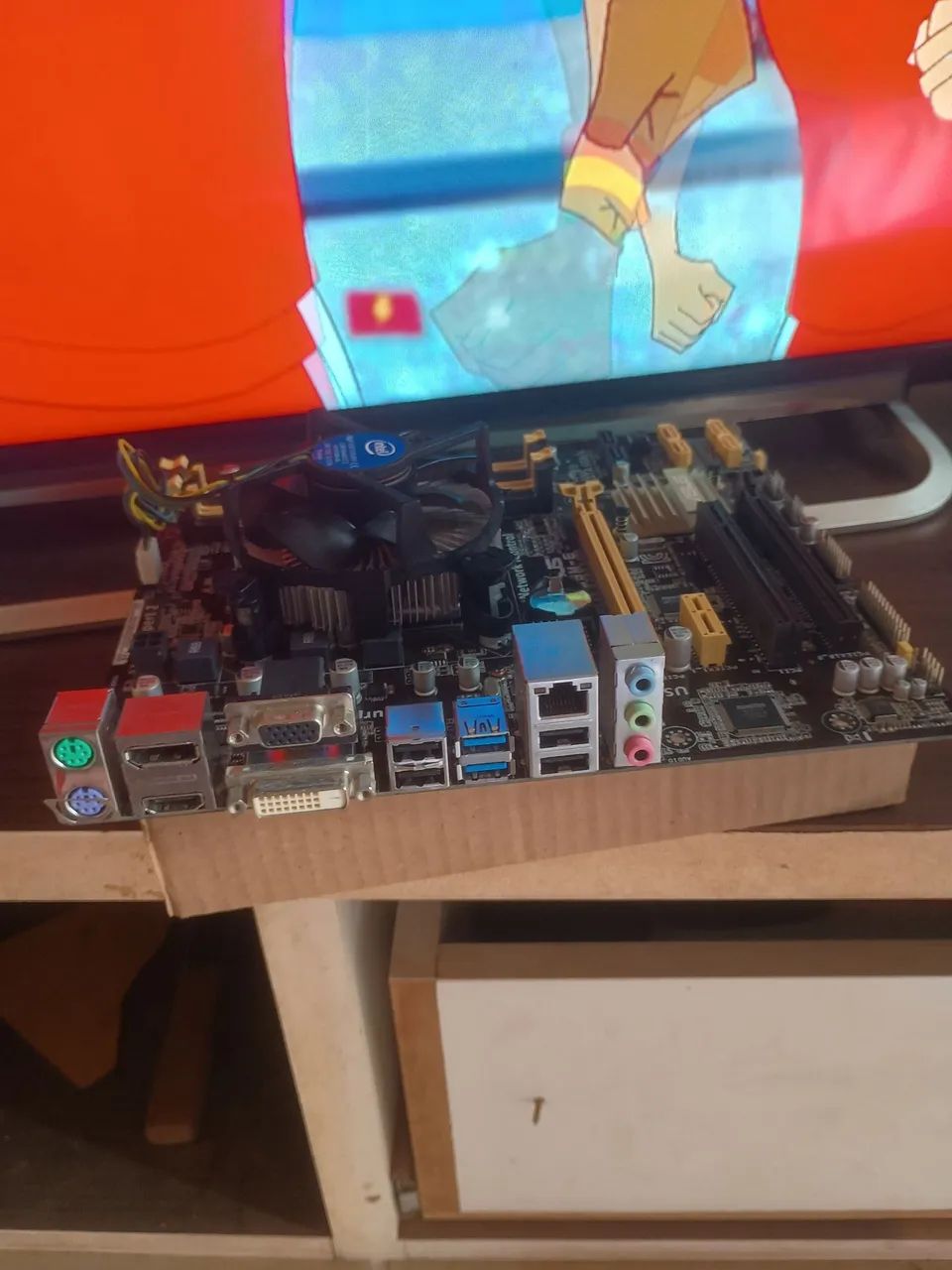 KIT PLACA MÃE B85 COM I3 4160 E 7GB DE RAM  - Foto 2