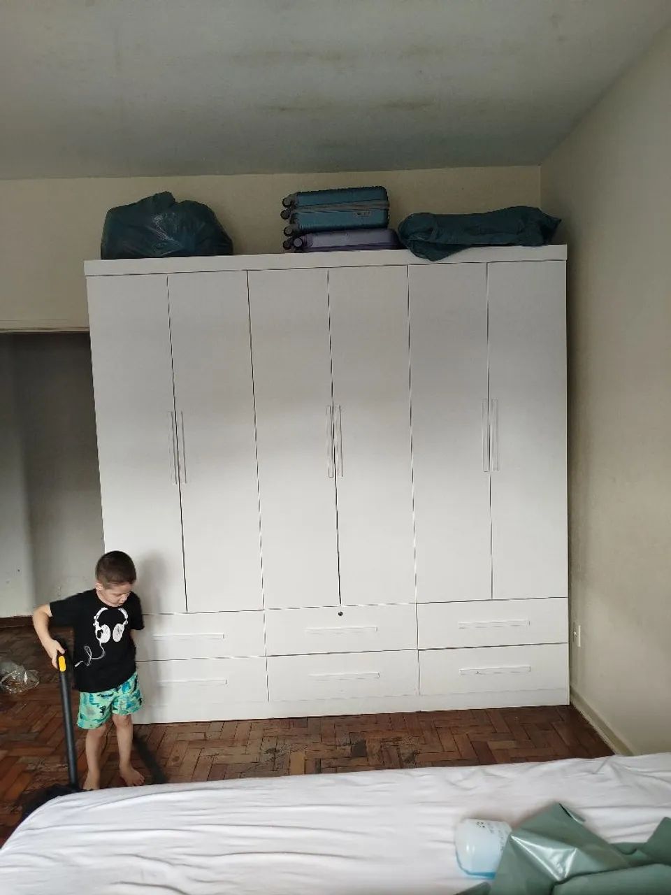 Guarda-roupa seis portas 6 gavetas bem conservado apenas r$r$ 400 - Foto 3