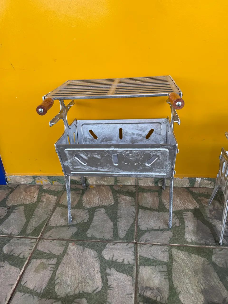 CHURRASQUEIRA DESMONTÁVEL 