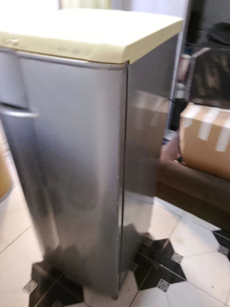 Geladeira  Electrolux  RE28 funcionando perfeitamente -  Envelopada Cinza! ? - Foto 4