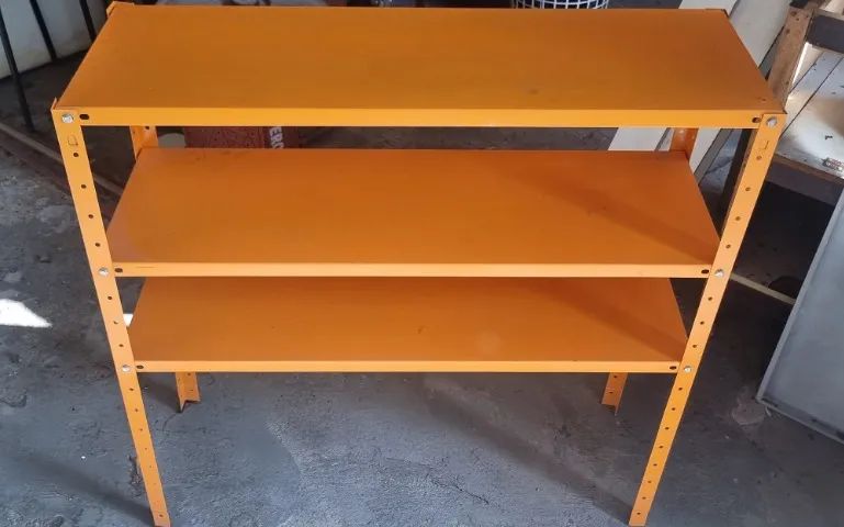 Mini estante em ferro com pintura eletrostática