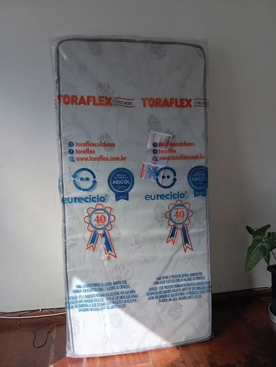 Cama box solteiro com outra cama e colchões - Foto 3