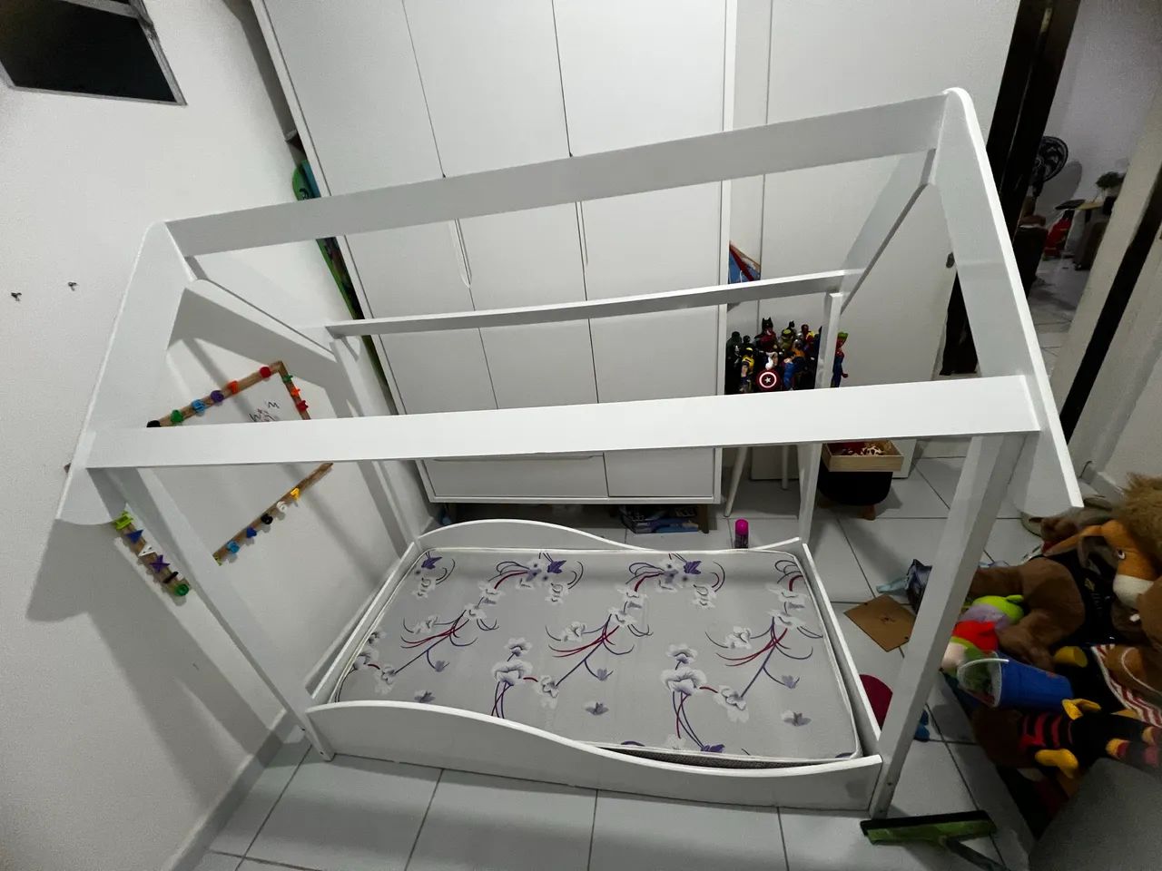 Quarto infantil branco