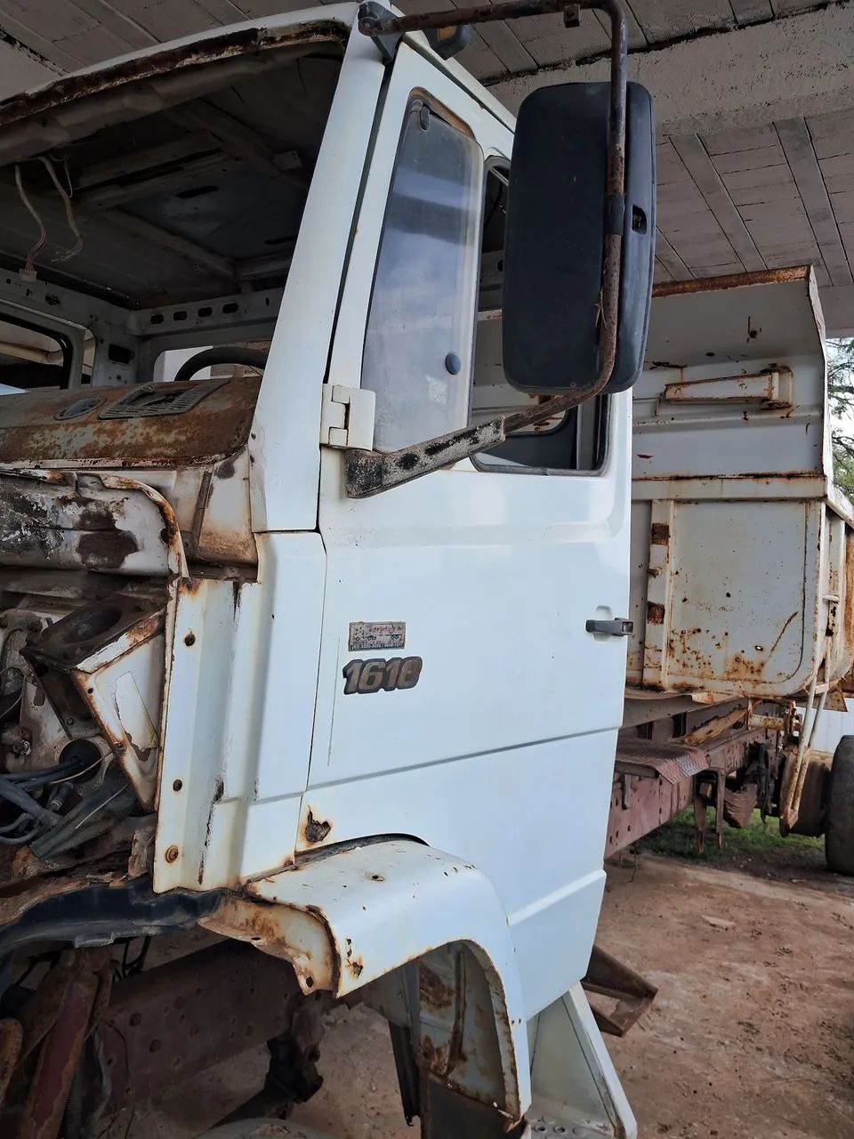 Cabine Mercedes-Benz 1618 - Foto 2