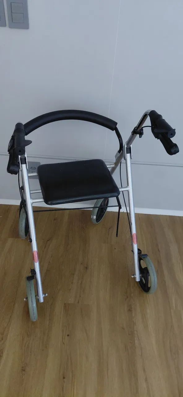Andador versátil para idosos  - Foto 2