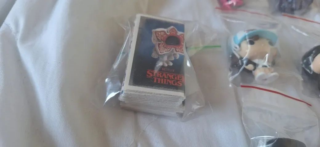 Stranger Things kinder joy (Europa) completo - Foto 2