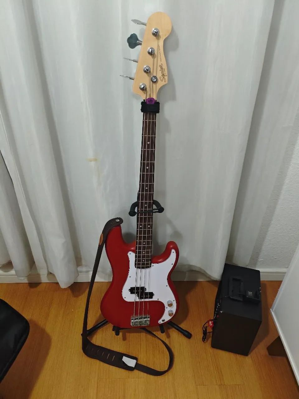 Baixo Fender Squier debut PB