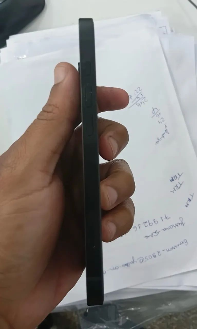 iPhone 16e