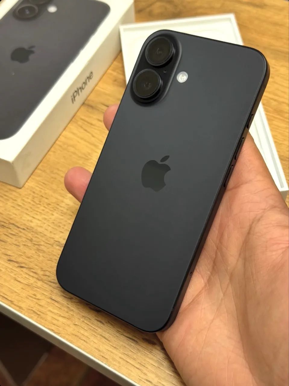 ? iPhone 16 128GB - Estado de Novo com Garantia Apple até Jan/2027!