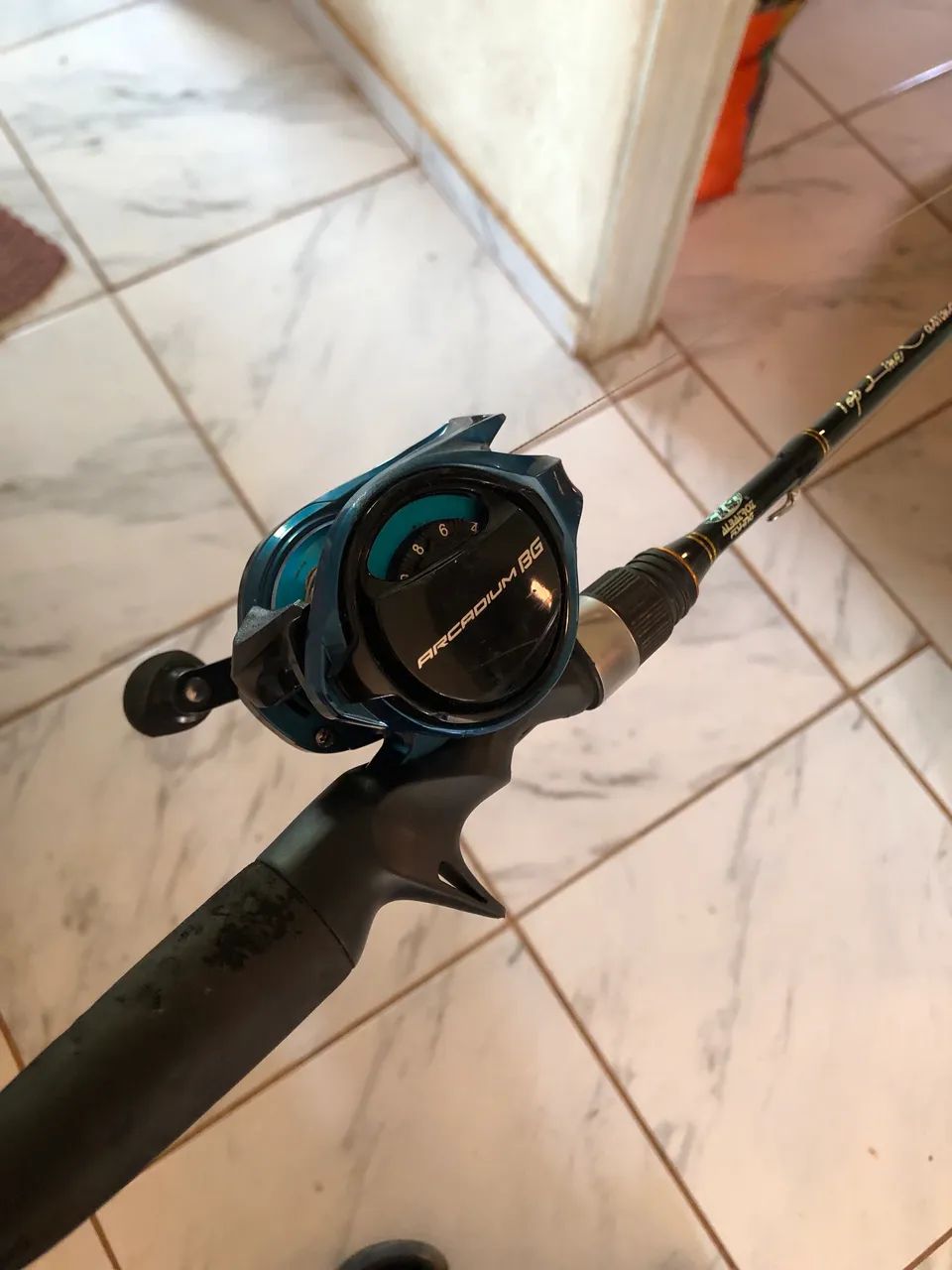 Carretilha de pesca com vara - Foto 3