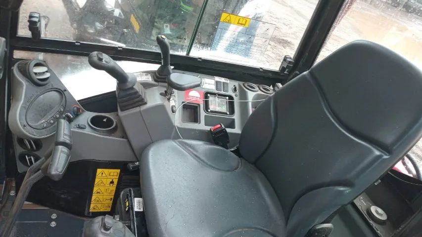 MINI ESCAVADEIRA BOBCAT E35Z - DIESEL - ANO 2025    - Foto 2