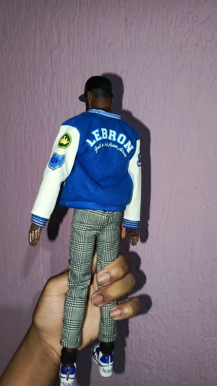 Boneco Ken LeBron James 