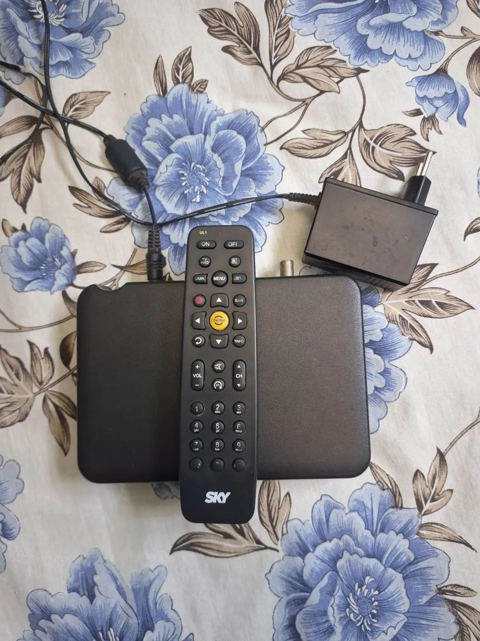 Aparelho sky com 2 controles  - Foto 2