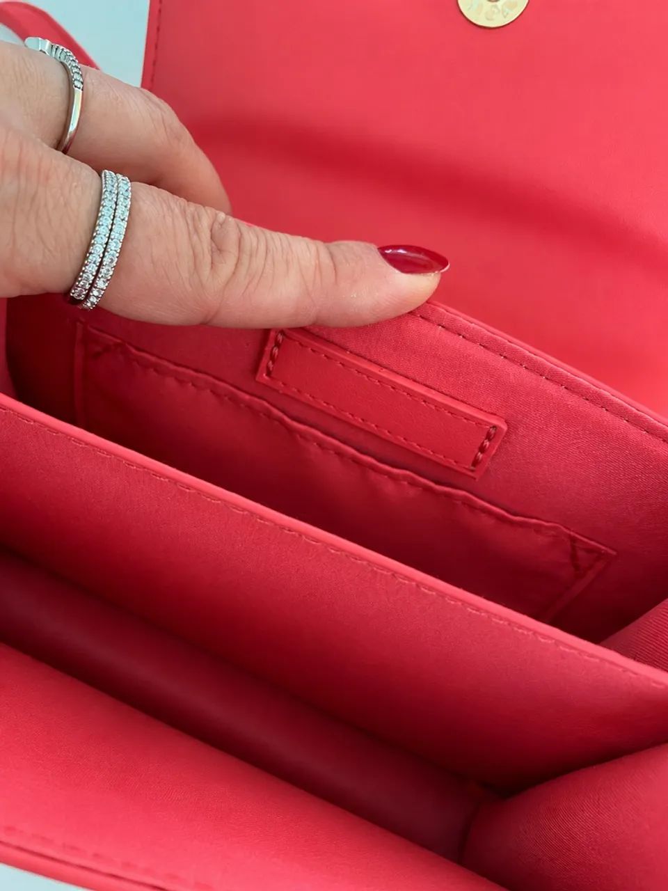 Bolsa Satinato Rosa com Corrente Dourada e Lenço - Foto 3