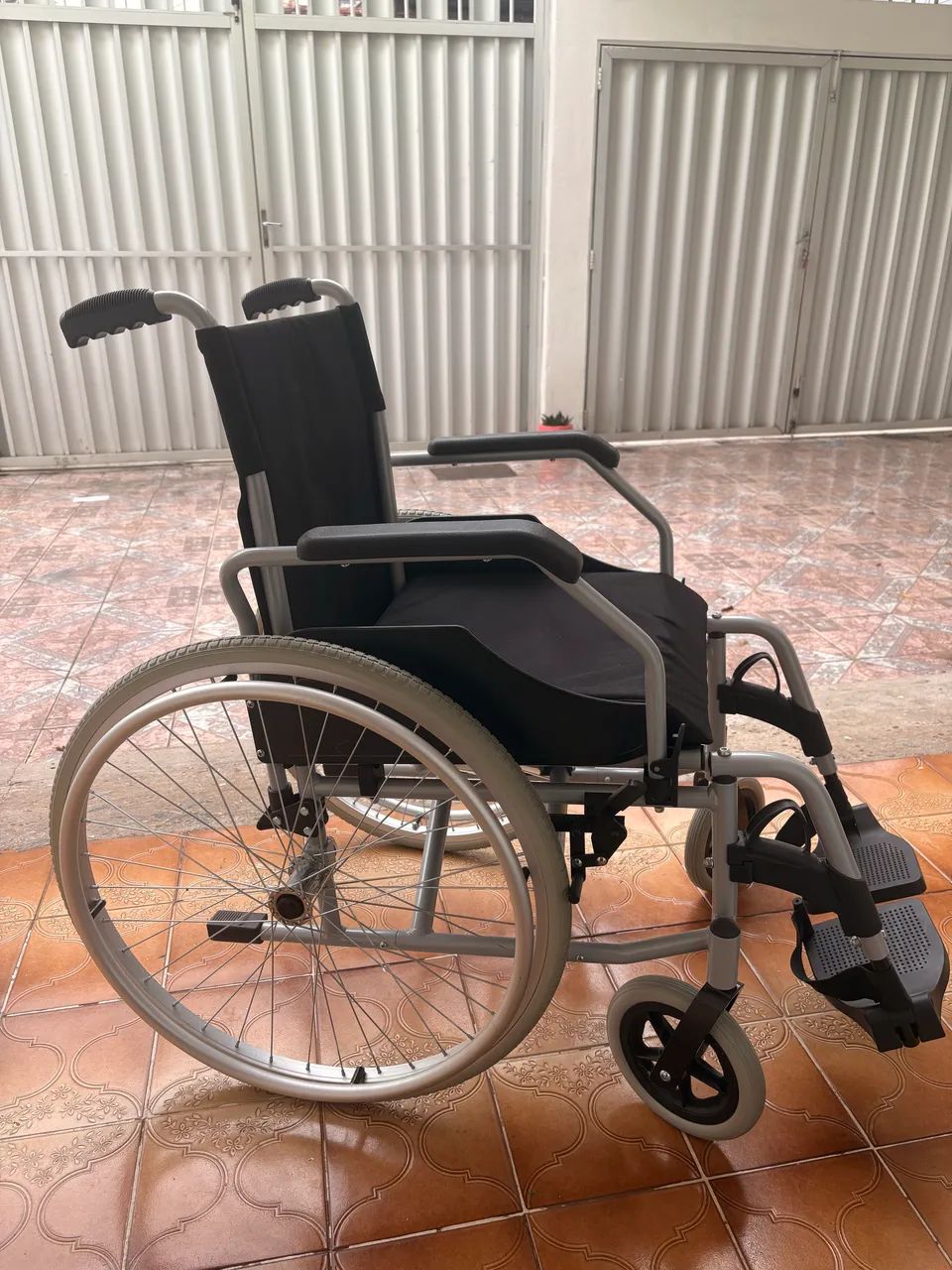 Cadeira de rodas DELLAMED - Foto 3