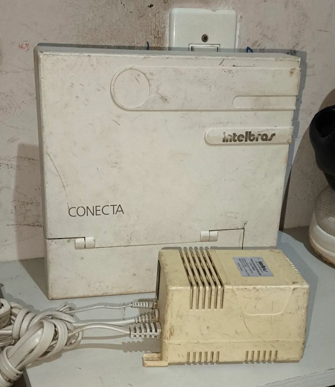 Central PABX Intelbras Conecta Analógica (2 Linhas / 8 Ramais) + Fonte Externa - Usada
