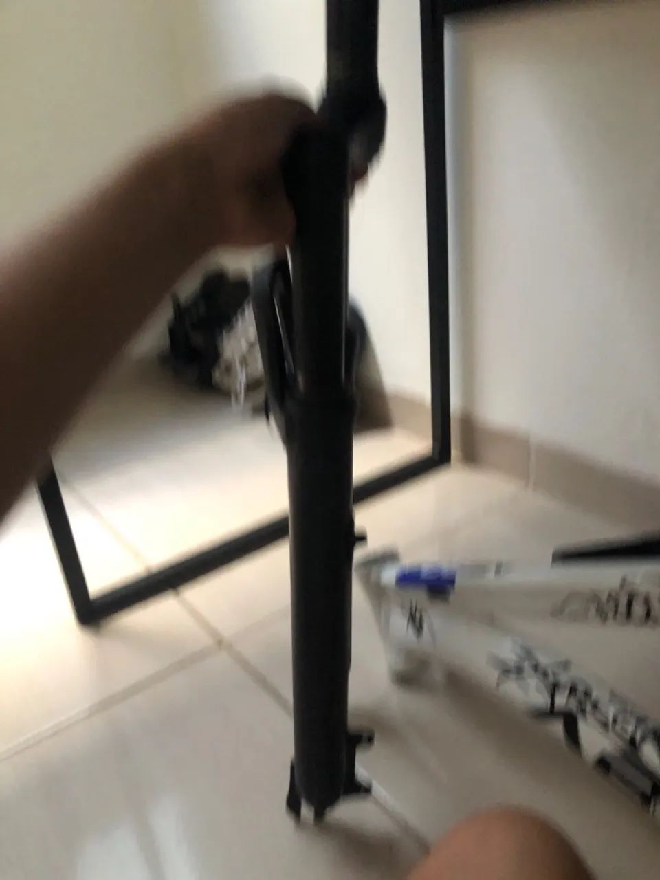Vende se! Suspensão preta aro 29  - Foto 4