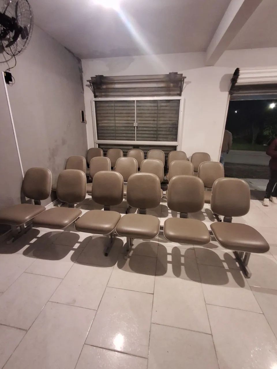 Cadeiras estofadas auditorio - Foto 4