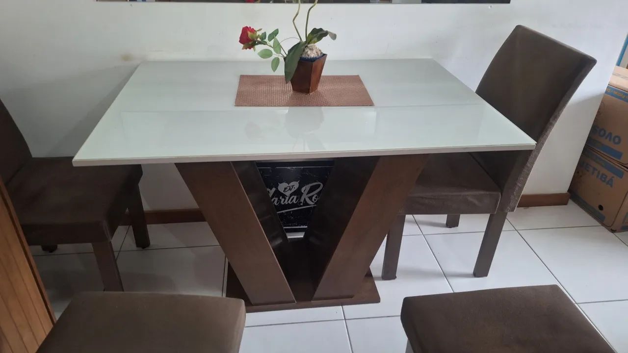 Mesa com 4 caseiras com tampo de MDF e vidro - Foto 4