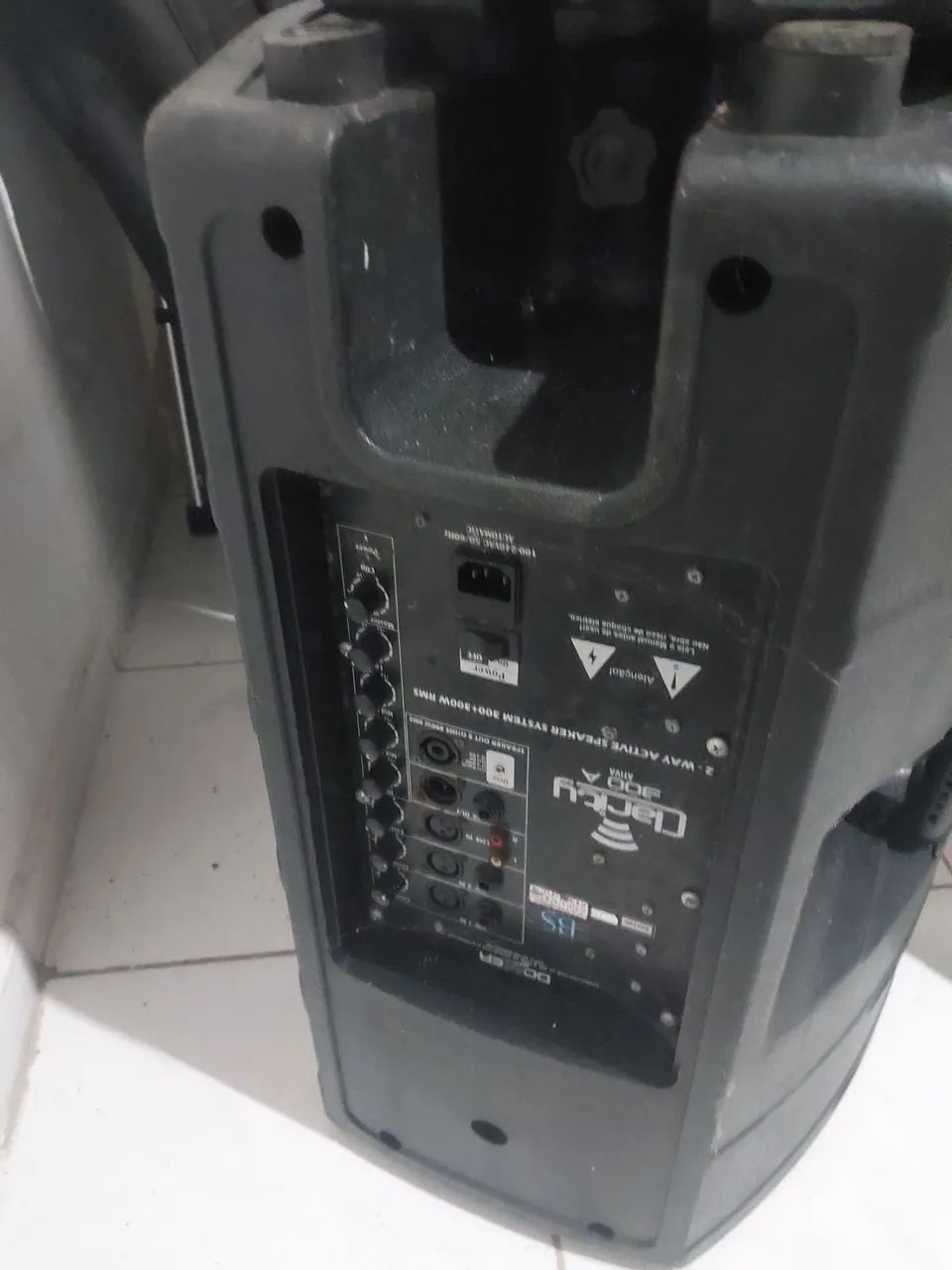 Caixas de som ativa e passiva amplificada 
