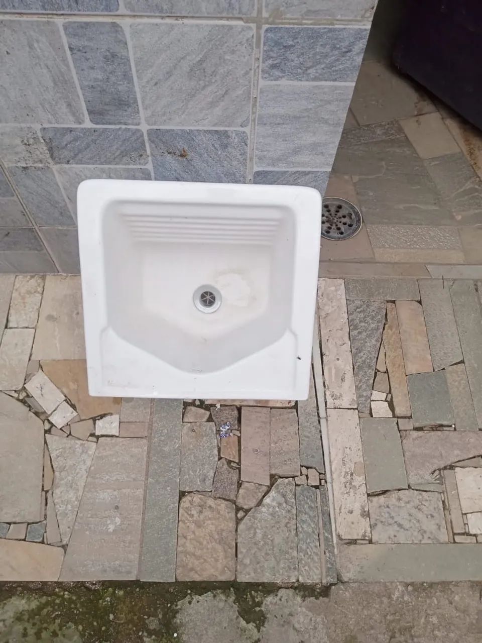 Pia de cerâmica branca 