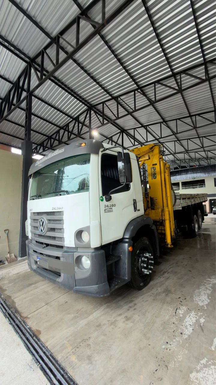 Caminhão 24.280 Munck 2013 