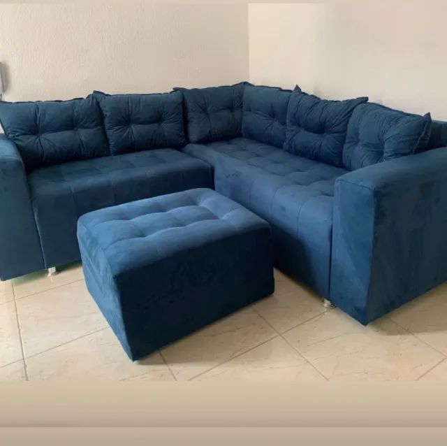 SOFÁ . De canto lindo . Bem confortável 