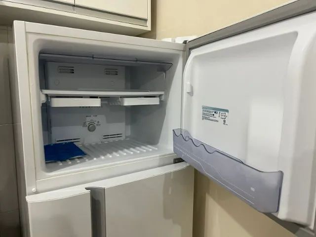Geladeira Electrolux Frost Free TF39 310L 127V Branca - Foto 2