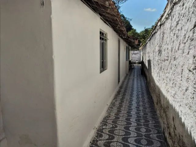 Casa de fundo, 2 quartos, centro pinheiral