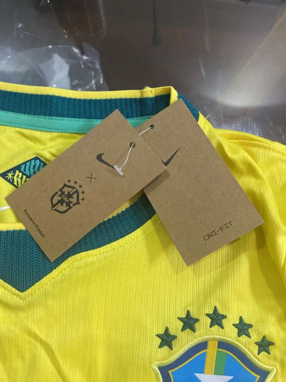 camisa brasil nike amarela tamanho m - Foto 5