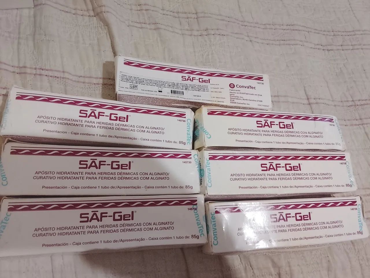 Pomada saf Gel cada 100reais cada uma 