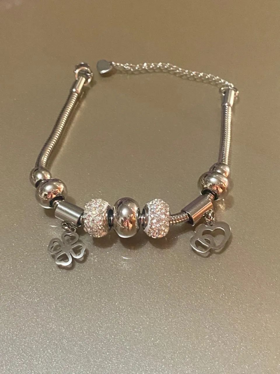 Vendo Pulseiras com berloques em Aço Inoxidável (NOVAS). 