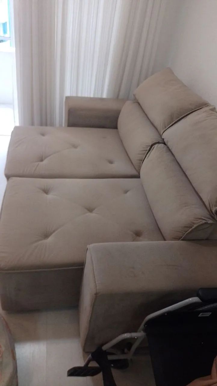 Sofá Retrátil e reclinável em estado de novo - cor bege/suede - Foto 3