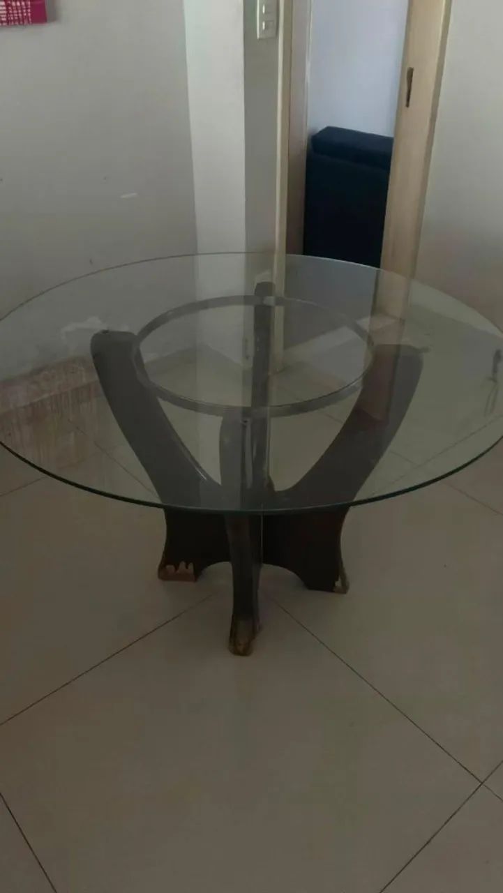 Mesa de jantar redonda em vidro + madeira maciça - Foto 2