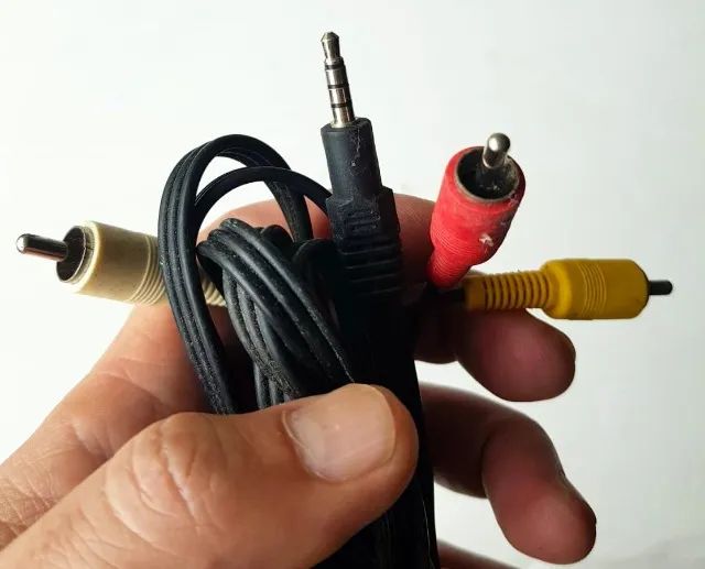 Cabo Auxiliar P2 x 3RCA - 2 M - Usado - Funcionando - Foto 3