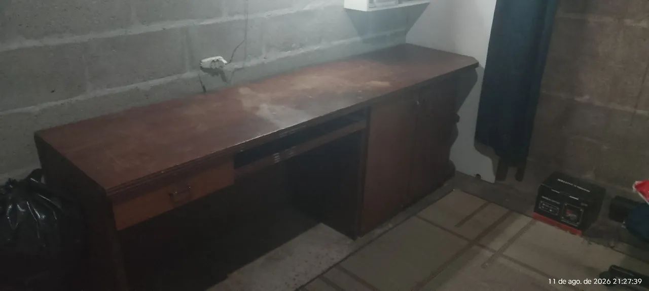 Uma mesa usada 