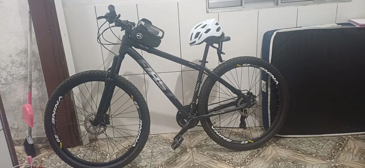Bike aro 29 seminova menos de 2 meses de uso, acompanha o capacete em bom estado. - Foto 2