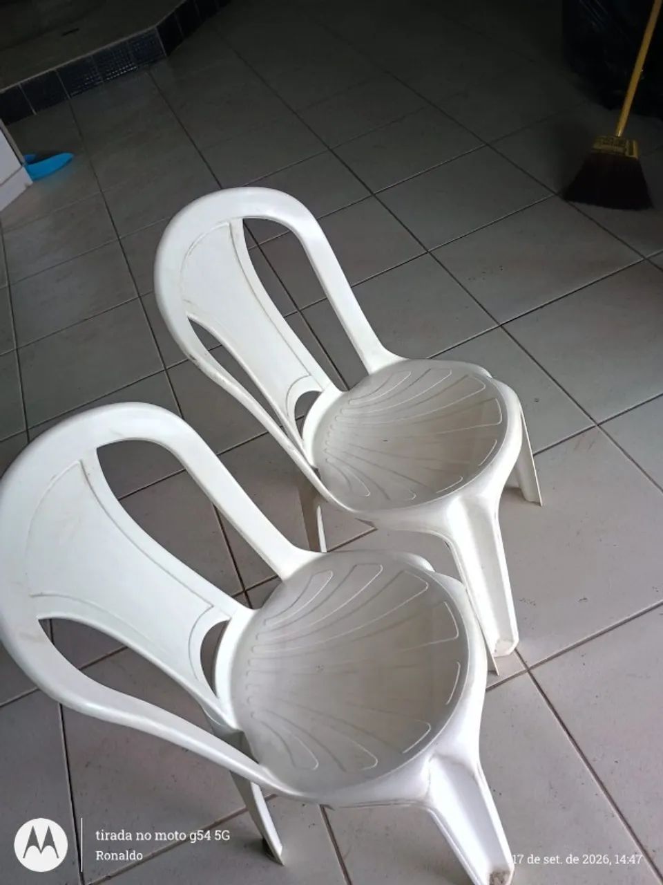 Cadeira plástica branca - Foto 4