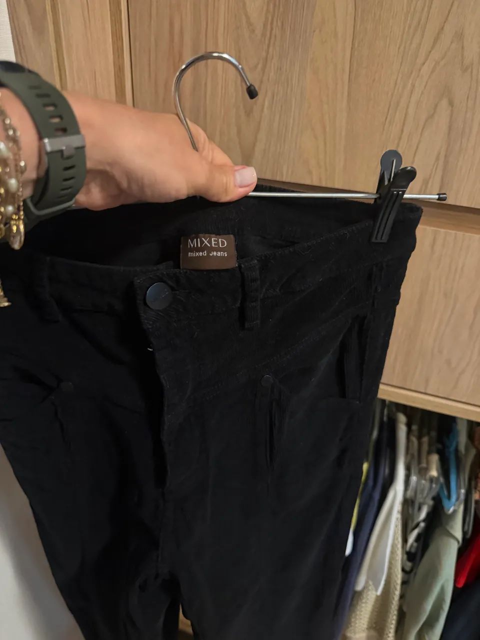 Calça de veludo preto cotelê da marca Mixed - Foto 3