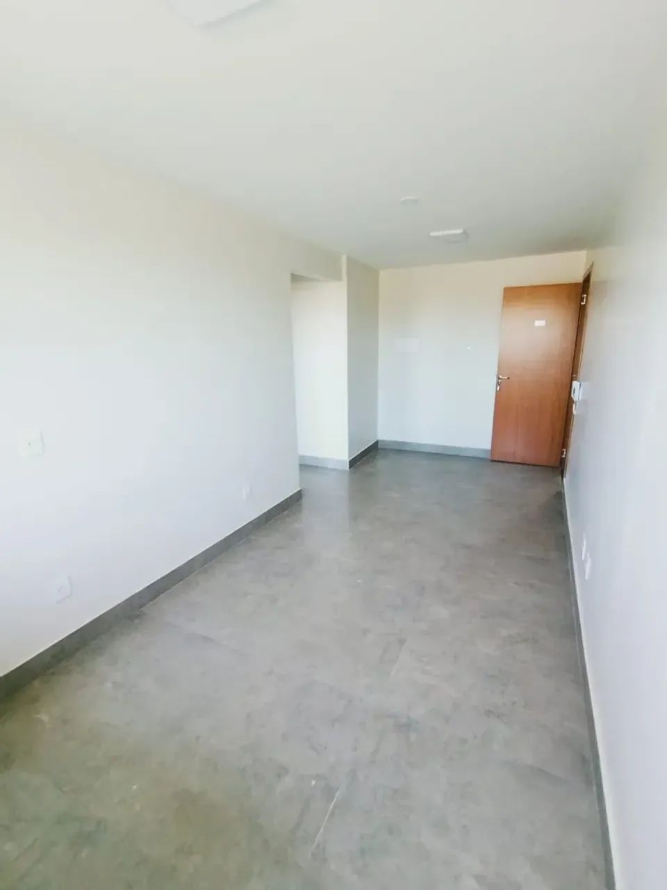 Excelente apto com 2 qts totalmente reformado localização previlegiada - Foto 3