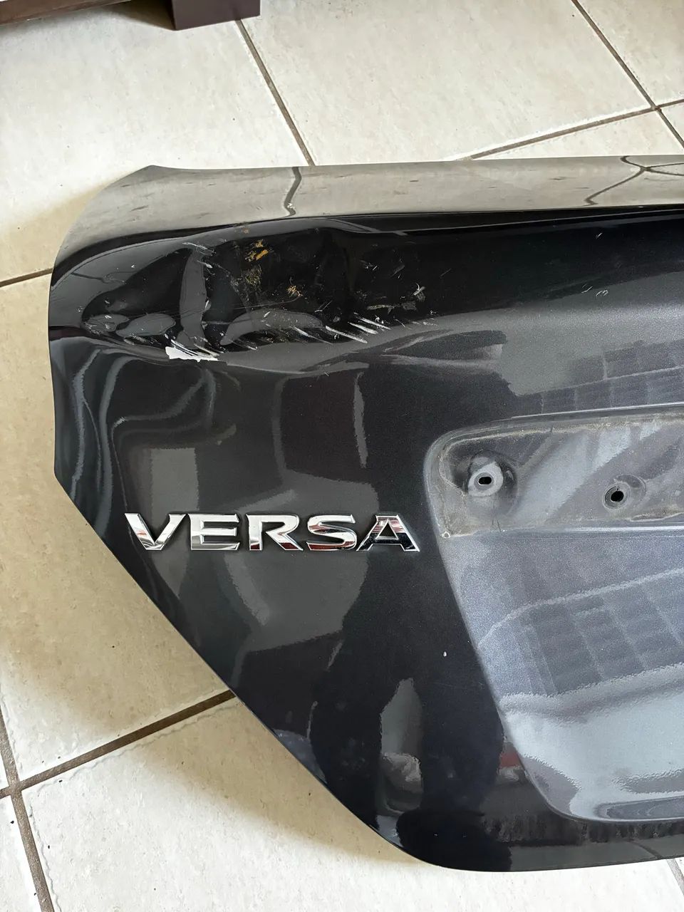 Tampa Porta-Malas Nissan Versa  - Foto 3