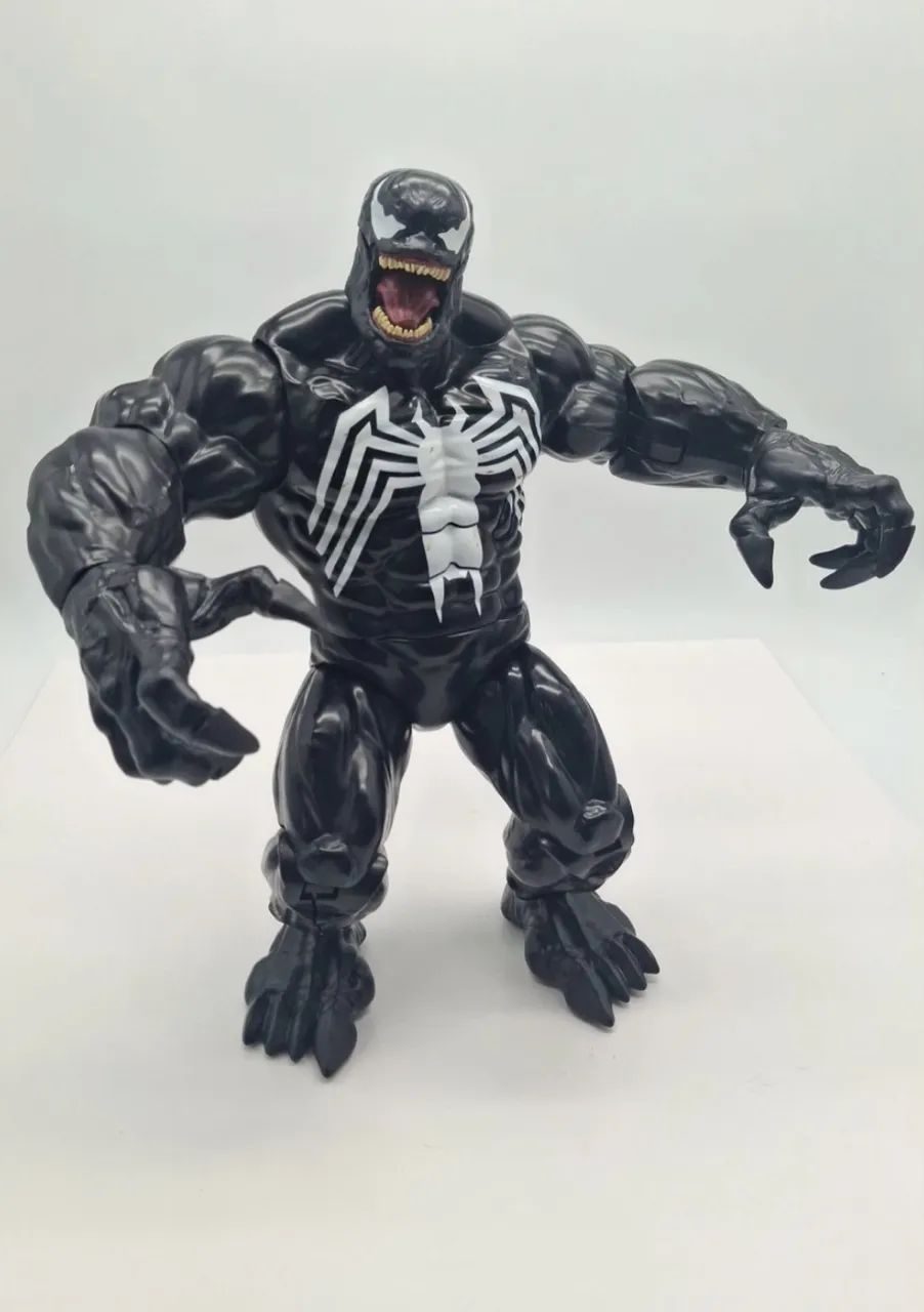 Boneco Venom 40cm Disney Store 