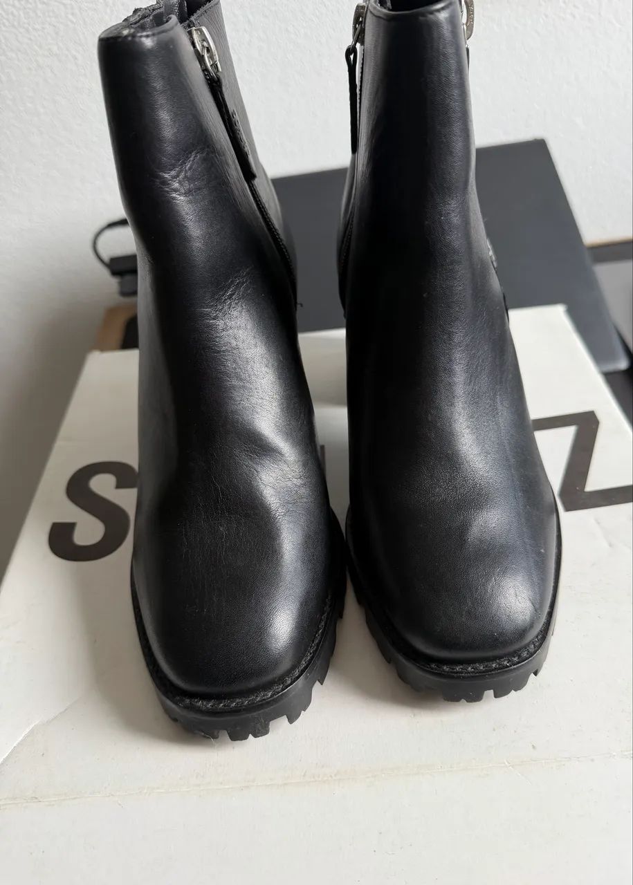Bota Schutz Logo Mania em Couro, TM 37 - Foto 3