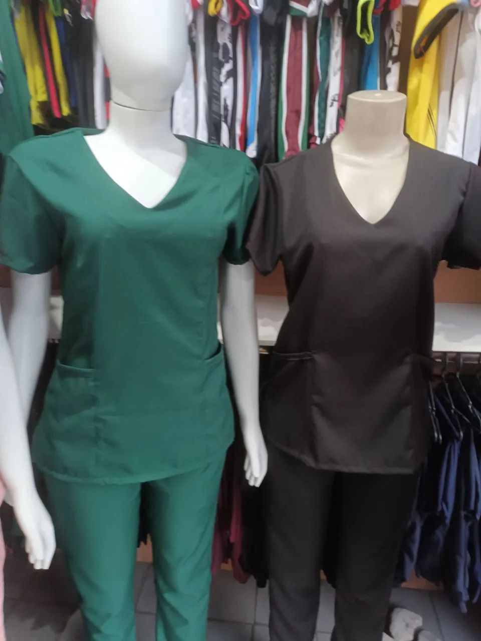 Jalecos e scrubs  - Foto 3